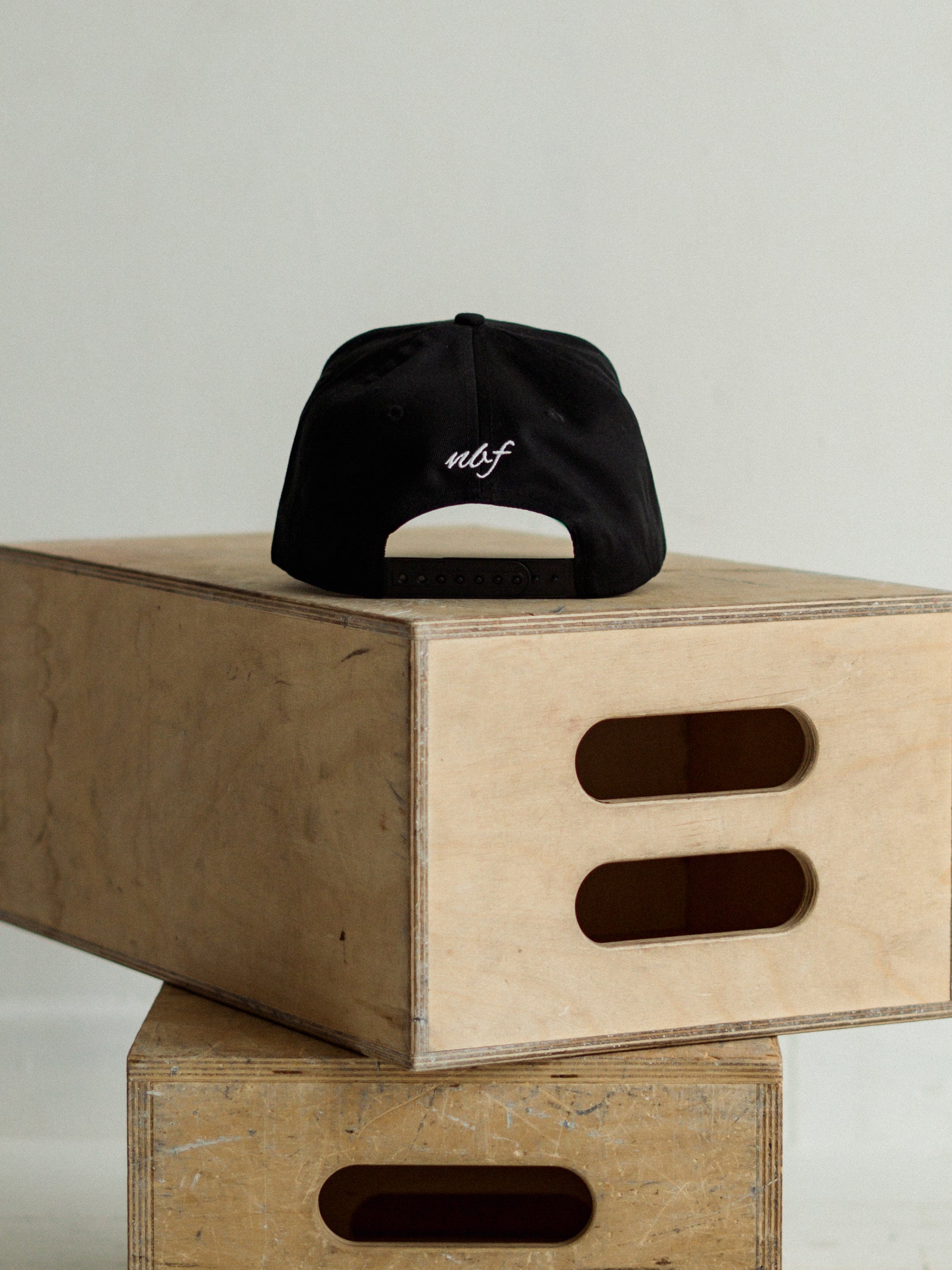 The 90 | Jet-Black
